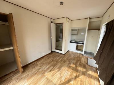 玄関別の1R（ユニットバス、ミニキッチン、洗濯機置き場）