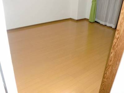 入って左の洋室6.5畳