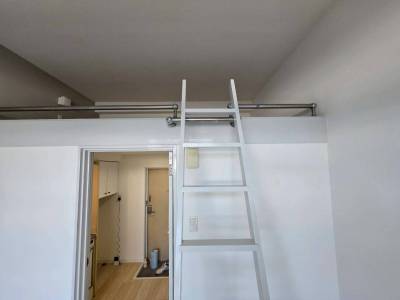 フローリング調の床に張り替えて木部も塗装してリニューアル♪