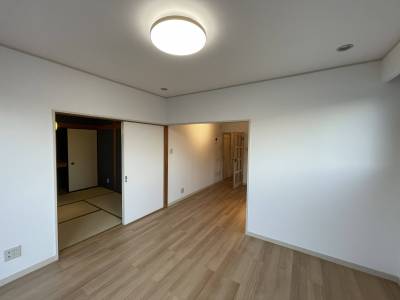 調光調色可能なLEDシーリングライト付です。