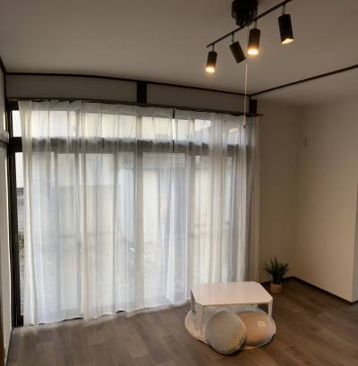 日当たりの良いリビングに４塔ライトがおしゃれです♪