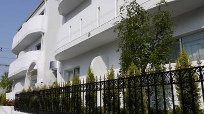 【正面玄関】