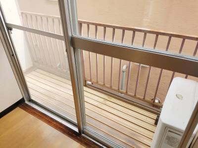 ベランダ兼洗濯機置き場