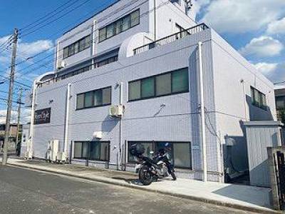 駐車場、1台無料。駐輪場、あり。