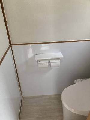 ペーパーホルダーを二連にしました。