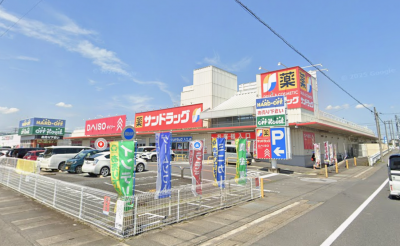 ダイソー、ドラッグストア徒歩11分