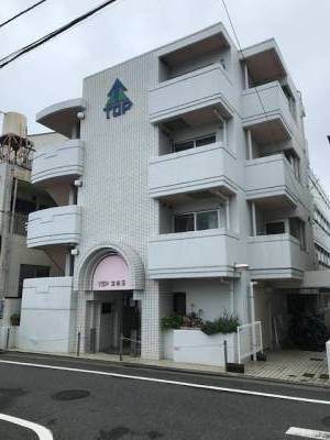 近くに公園や交番があり、落ち着いて静かな環境です。