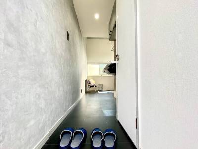 入り口から部屋。玄関からおしゃれ