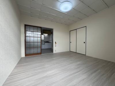 間取りが反対のお部屋の写真です