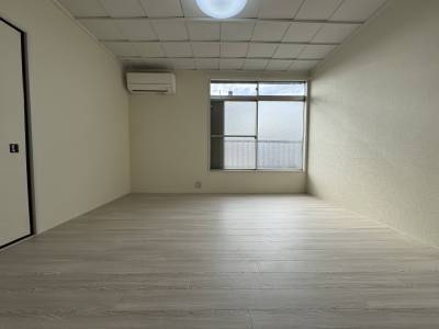 間取りが反対のお部屋の写真です
