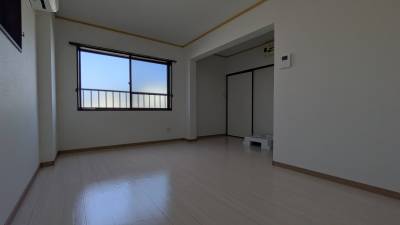 広々とした９．３帖の洋室。