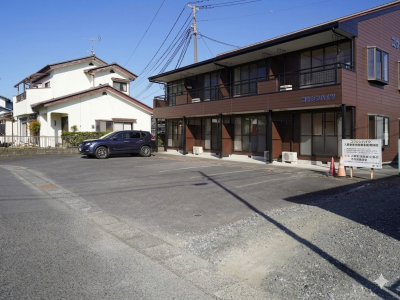 駐車場　建物のすぐ隣が駐車場です。