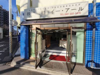 正面玄関　高床構造　靴履き替え