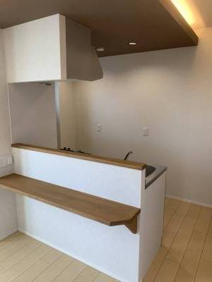 冷蔵庫置き場も幅75&times;奥行75センチで大き目OK。