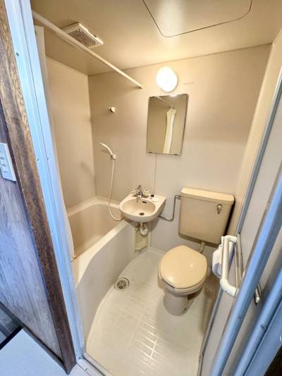 清潔感あふれるユニットバス