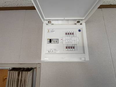 現在30Aですが、分電盤新設のためアンペア変更すぐ可能！