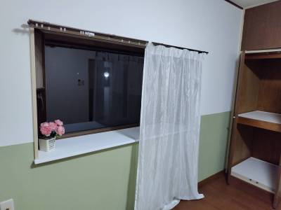 ２階洋室②６帖出窓