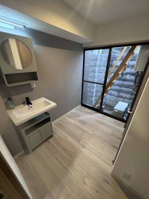 とても広くて使いやすい洗面所です
洗面台はIKEAです