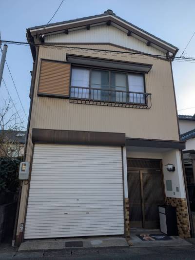 車庫付きの戸建て、宅配BOX・モニタ付きインターホンあり♪