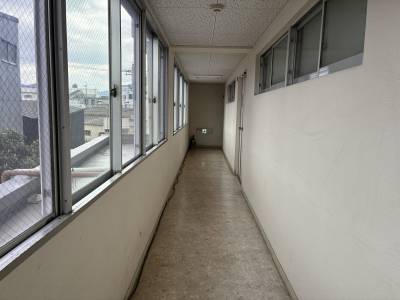 ２階共用廊下