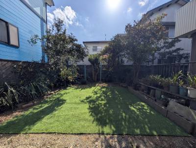 1階洋室の南に広がる庭、日向ぼっこが気持ちいい☆