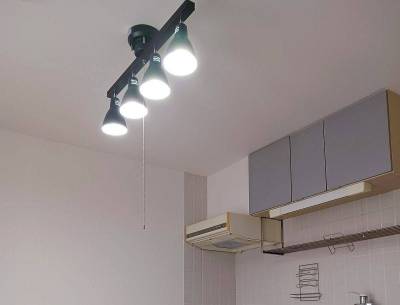 DKに４連照明を設置