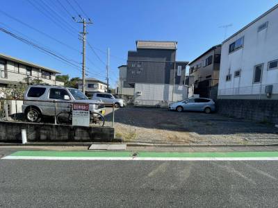 近隣に月極駐車場あります。