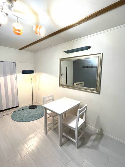 白を基調とした、明るく清潔なお部屋です。