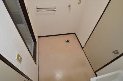 洗濯機の置き場です。十分なスペースがあります。