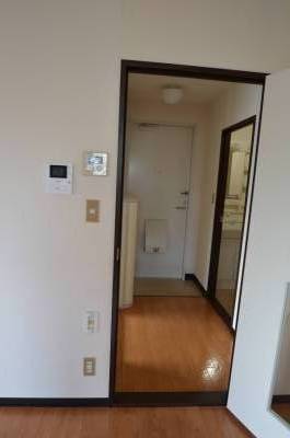 玄関モニターホーン付き、ネットへの接続も可。