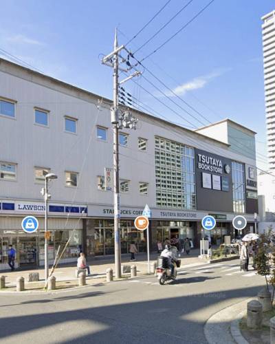最寄駅の香里園駅前は、スタバ、ローソンもあり便利♪