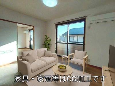 窓から光が入る明るい室内です