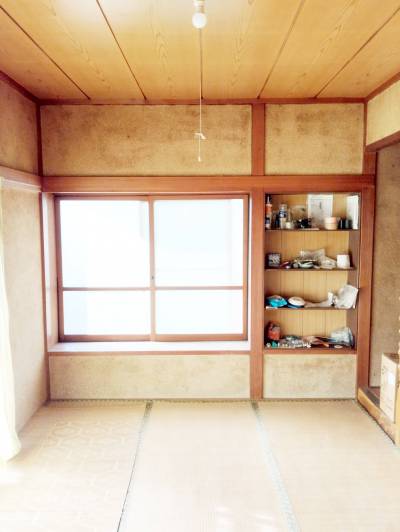 便利な棚付き。棚に置いているものはイメージなので付随しません