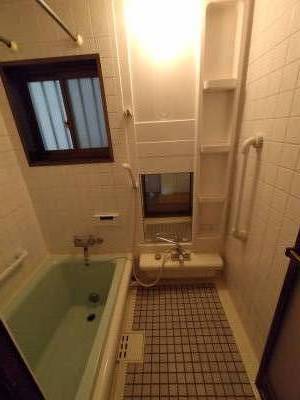 システムバスは浴室暖房付。