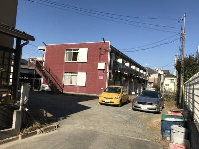 周囲は閑静な住宅街です。駐車場あります。