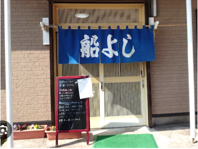 有名店。あら汁を含めて5種類の汁物がお変わりが自由。