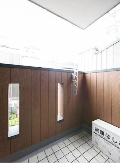 外から見えない構造の物干し竿ホルダーってちょっと安心。