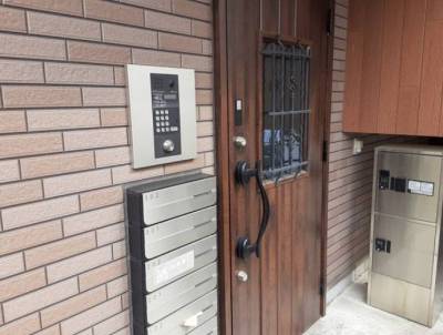 ナンバー/カード開錠OK。防犯カメラ、宅配ボックス有り。