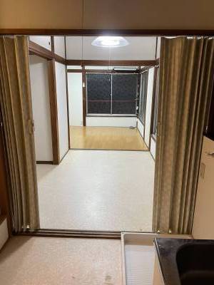 広々12畳とｷｯﾁﾝ3畳、高台石段の1段上で実質3階建です！