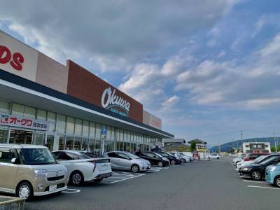 スーパー　オークワ西改田店
車で4分　買い物便利です。