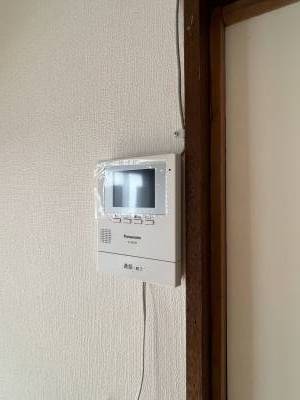 ダイニングにTVドアホンを設置しました♪