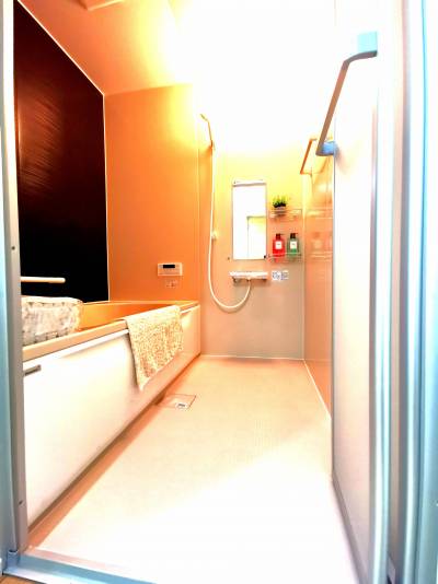 家族でも入れる広々1坪バス