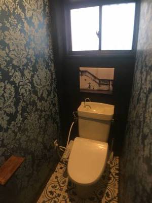 ゴージャスなトイレ。ウォシュレット付きです。