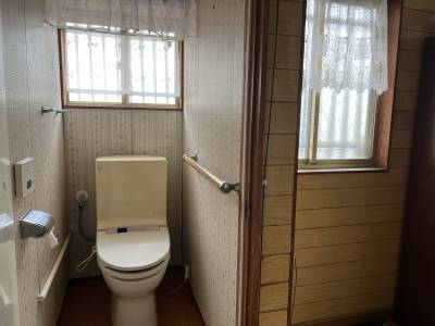 ウォシュレット付き水洗トイレ