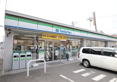 ファミリーマート 城西病院前店（コンビニ）まで330m