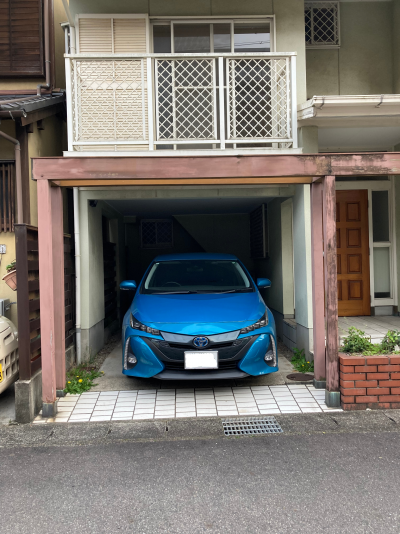 屋根付き駐車場です。