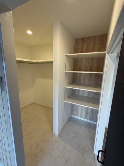 ２Fの寝室にWICございます。