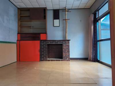 １階玄関前洋室