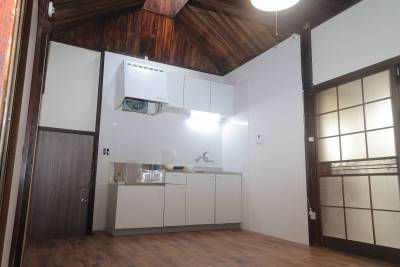 天窓のある落ち着いた雰囲気のダイニングです♪