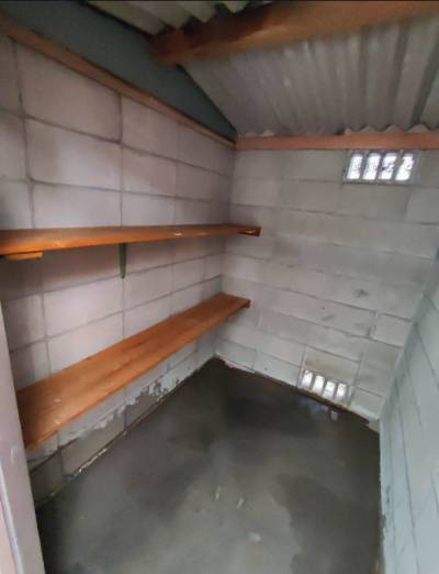 専用トランクルームは棚があって便利♪